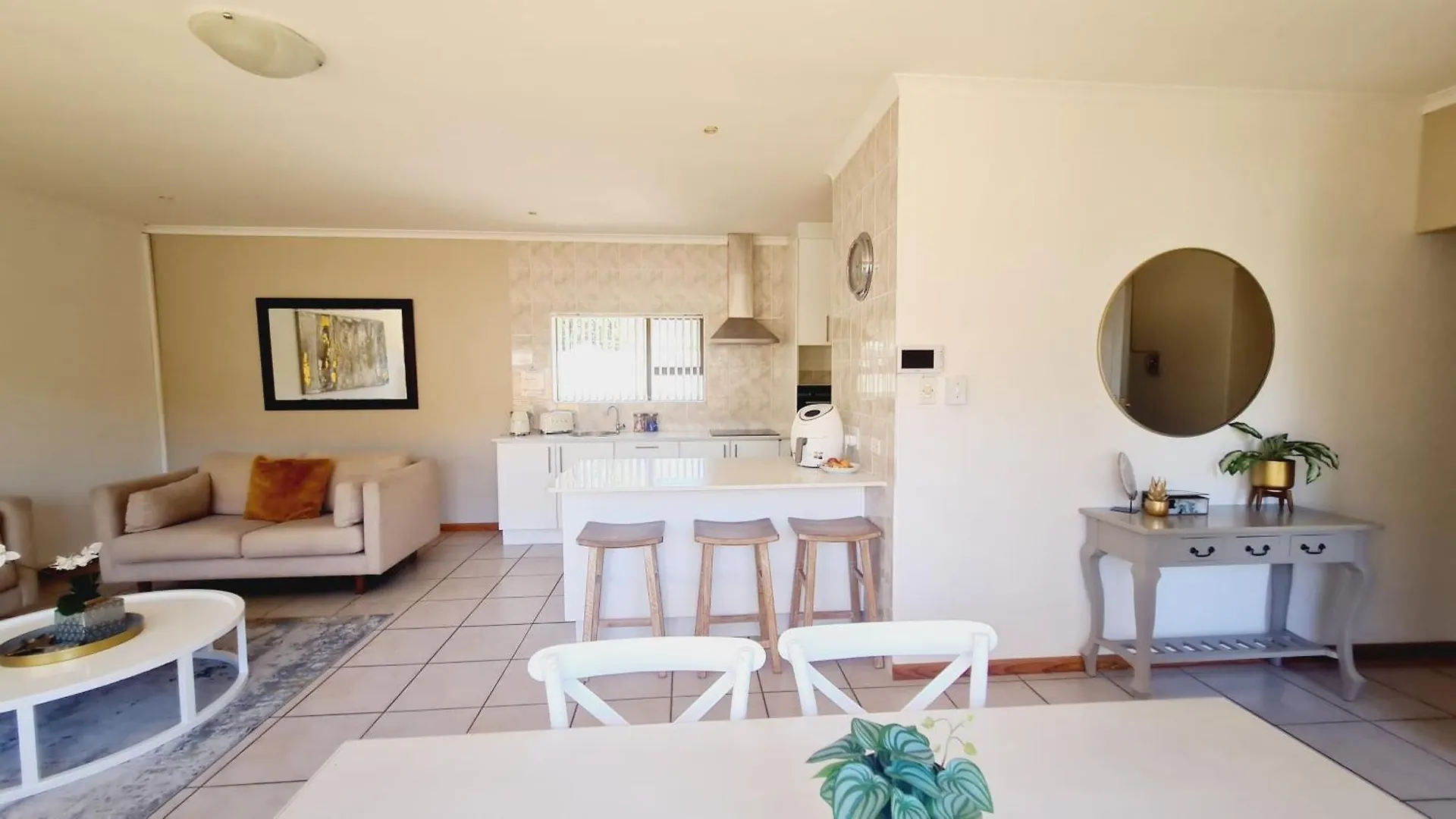 2 On Lismore Tokai