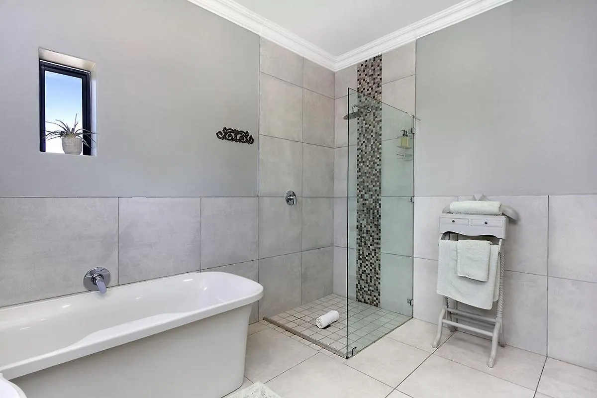 2 On Lismore Tokai